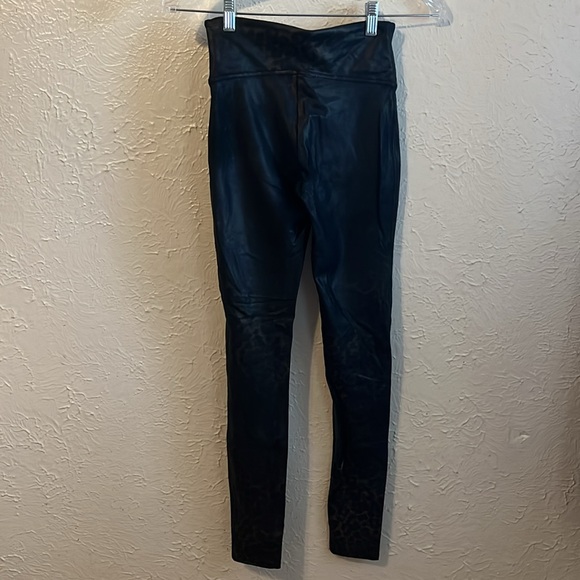 SPANX Faux Leather Leopard - Picture 4 of 6